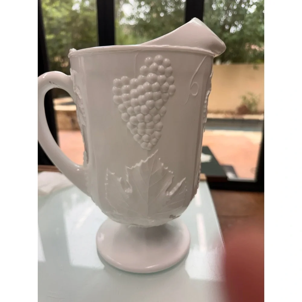 Vintage White‎ Milk Glass Grape Harvest Pedestal Pitcher Vase Planter 9